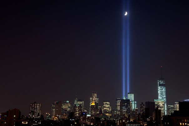 Посвящение в свете (Tribute in Light) — световая инсталляция на участке Граунд-Зиро в Нью-Йорке. Инсталляция посвящена памяти жертв терактов 11 сентября. Она сооружена из направленных вверх 88 прожекторов, создающих два мощных луча света.