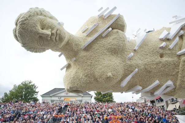 Гигантские цветочные скульптуры парада «Corso Zundert 2013»