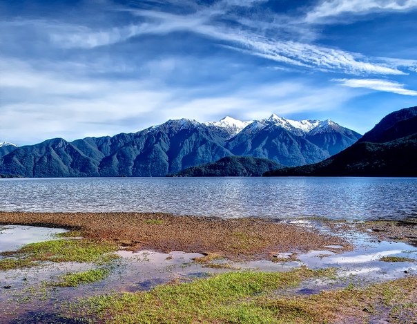 Хауроко — озеро, расположенное в горной долине в национальном парке Фьордланд на Южном острове, Новая Зеландия.