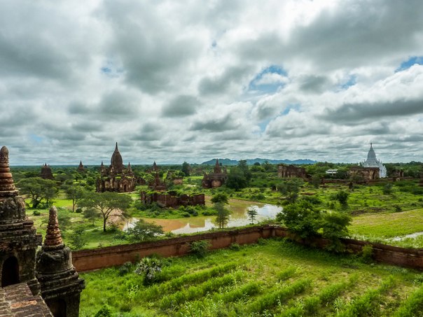 Паган (или Баган) — древняя столица одноимённого царства на территории современной Мьянмы(Бирмы).