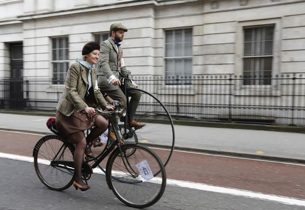 В Лондоне прошел «твидовый» велопробег