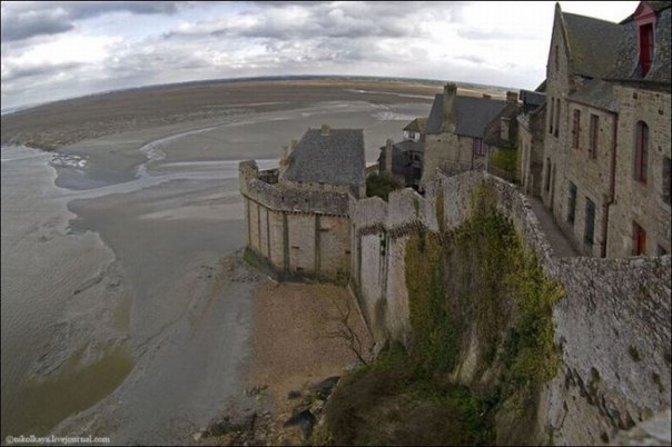 Остров-крепость Мон-Сен-Мишель, Франция