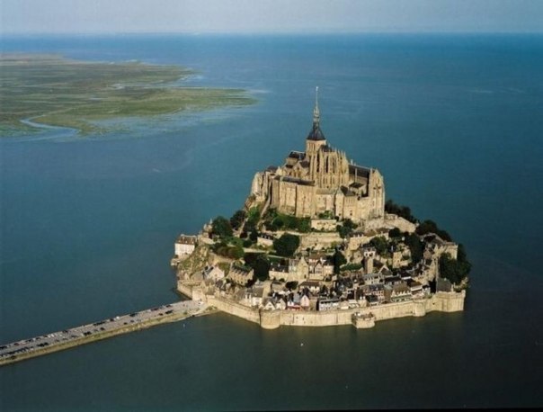 Остров-крепость Мон-Сен-Мишель, Франция