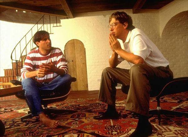 Редкое фото, на котором молодые Стив Джобс и Билл Гейтс запечатлены вместе.