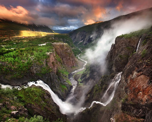 Водопад Вёрингсфоссен, Норвегия.