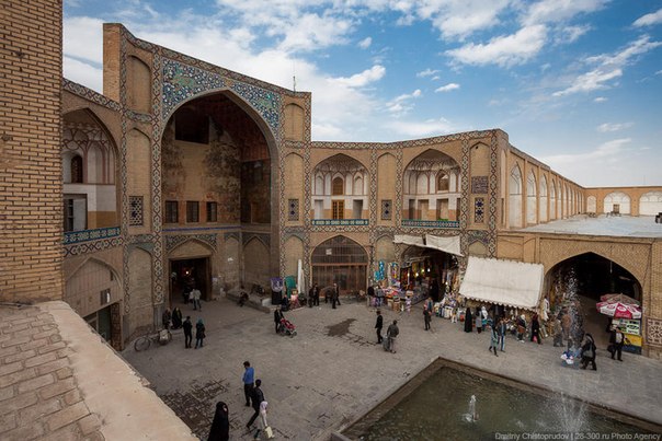 Исфаханский базар — один из древнейших и крупнейших базаров Ближнего Востока.