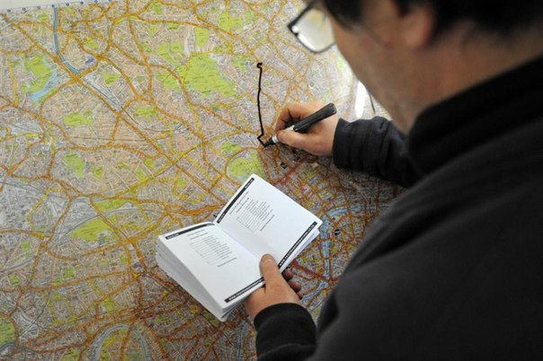 Без GPS! Упорные лондонские таксисты запоминают карту города