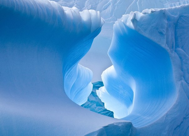 «Голубая ледяная пещера»