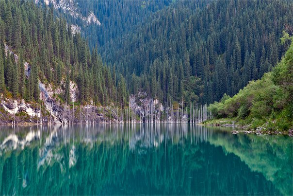 Каинды — озеро в Казахстане, популярное место туризма в одном из ущелий Кунгей Алатау. Несмотря на низкую температуру воды, озеро Каинды пользуется успехом у любителей дайвинга.