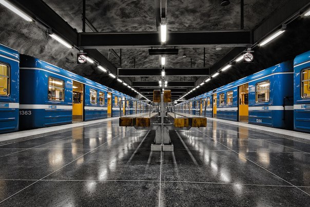 Hjulsta - станция метро в северной части Стокгольма, Швеция.
