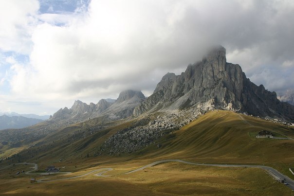 Перевал Джау в Доломитовых Альпах, Италия.