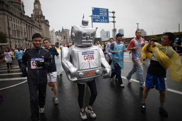Традиционный Шанхайский марафон и грустный робот.