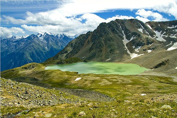Приэльбрусье, горное озеро Сылтранкёль. Высота 3180 м.