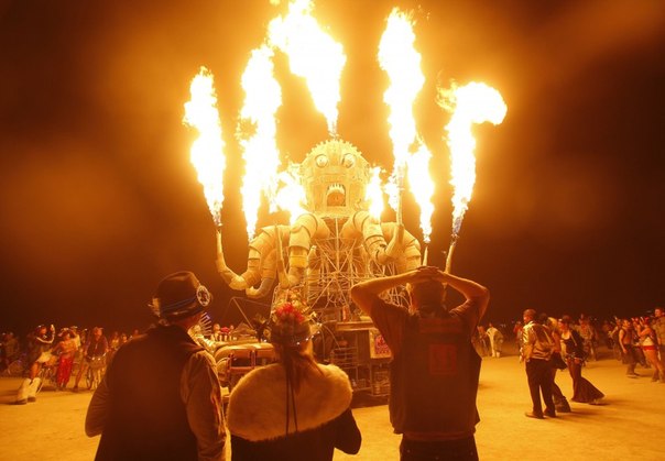 Карнавал  Горящий человек” (Burning Man).