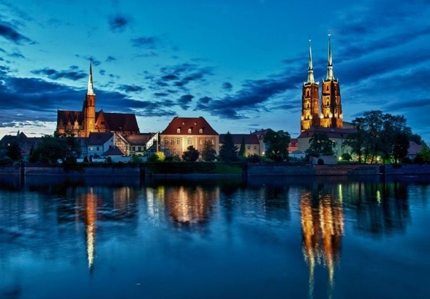 Вроцлав — историческая столица Силезии, один из самых крупных (четвёртый по населению в Польше после Варшавы, Лодзи и Кракова) и самых старых городов Польши.