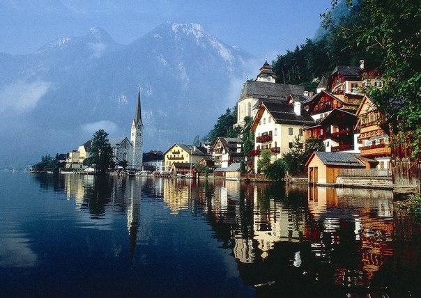 Гальштат —  коммуна в Австрии, в федеральной земле Верхняя Австрия