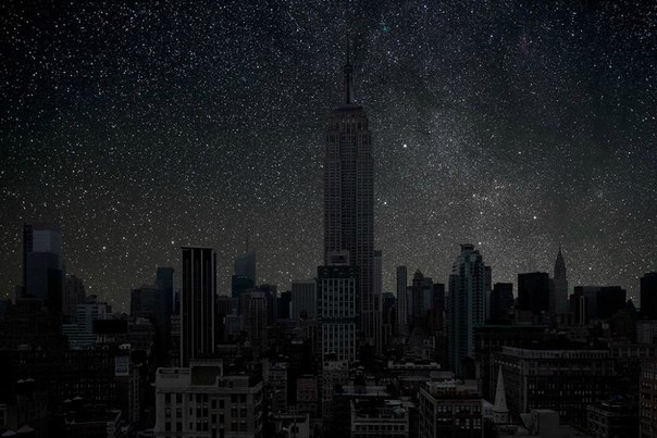 «Darkened Cities» — так назвал свой фотопроект французский фотограф Тьери Коэн (Thierry Cohen). Фотографии звезд приходилось делать далеко за городом где нет электричества, а потом совмещать их с фотографиями городов. Получилось очень правдоподобно и красиво, наслаждайтесь!