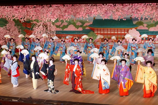 Мияко одори — танцевальный фестиваль гейш Киото. Проводится ежегодно с 1 по 30 апреля в театре «Гион кобу Кабурэндзё».