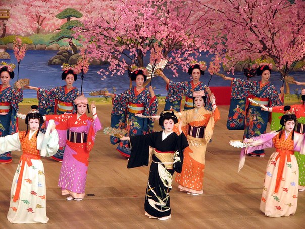 Мияко одори — танцевальный фестиваль гейш Киото. Проводится ежегодно с 1 по 30 апреля в театре «Гион кобу Кабурэндзё».
