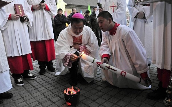 Католические христиане всего мира празднуют Пасху.