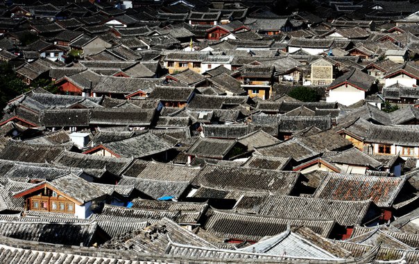 Лицзян — городской округ в южнокитайской провинции Юньнань, на берегу реки Юйлунхэ.