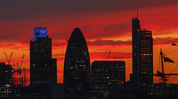 Вид Лондона на закате.