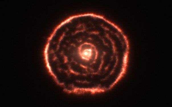 Спираль умирающей звезды: астрономы, работающие в чилийской обсерватории ALMA, обнаружили вокруг звезды в созвездии Скульптора необычное спиральное облако выбрасываемого вещества.