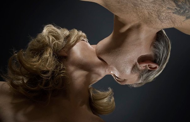 Фотограф Andy Barter сделал серию кадров, на которых зафиксировал поцелуи с очень необычных ракурсов.