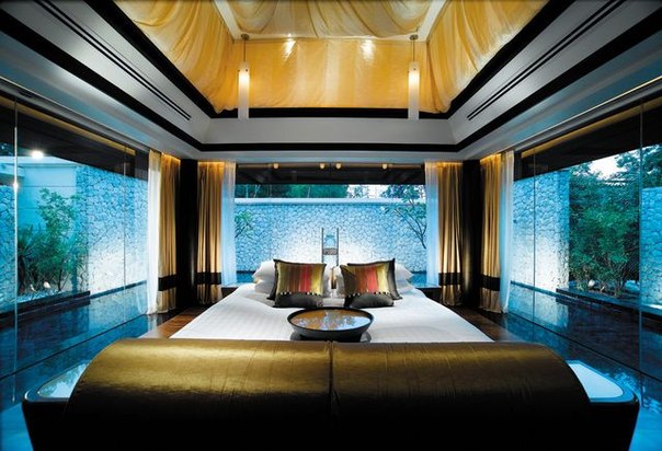 Banyan Tree Phuket - один из самых великолепных и живописных курортов во всей Азии.