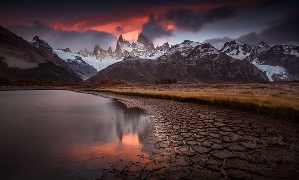Фицрой — вершина, расположенная в Патагонии в пограничной области между Аргентиной и Чили.