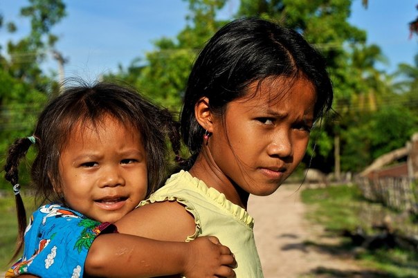 Дети из этнической группы Лао. Лао — этническая группа в Юго-Восточной Азии, большинство представителей которой проживают в Таиланде и Лаосе.