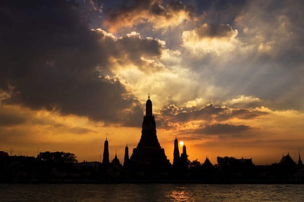 Храм Ват-Арун, Бангкок, Таиланд.