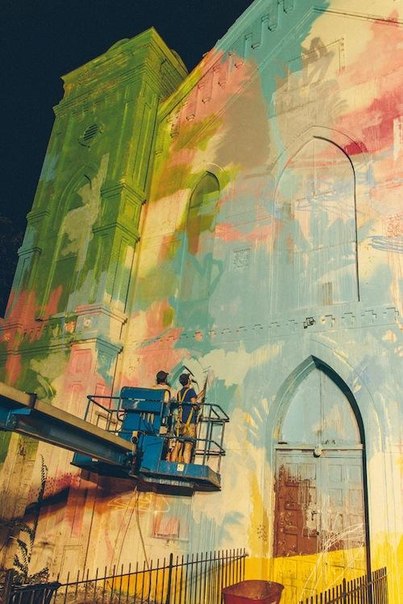Американский уличный художник Alex Brewer, работающий под псевдонимом Hense, реализовал масштабный арт-проект. Художник разрисовал историческое здание баптистской церкви в Вашингтоне.