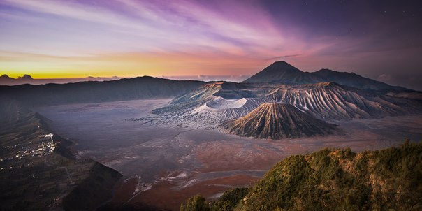 Вулкан Бромо между днем и ночью, Индонезия.