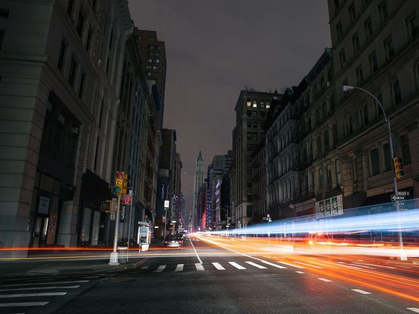 Улица на Манхэттене после прохода урагана  Сэнди”.  Когда на улицах нет машин или людей с фонариками, в трех метрах уже ничего не видно”.
