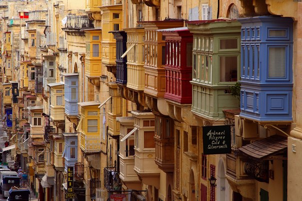 Цветные балконы столицы Мальты - Валлетты
