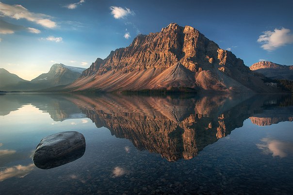 Боу — озеро в Национальном парке Банф в Канадских Скалистых горах, Канада.