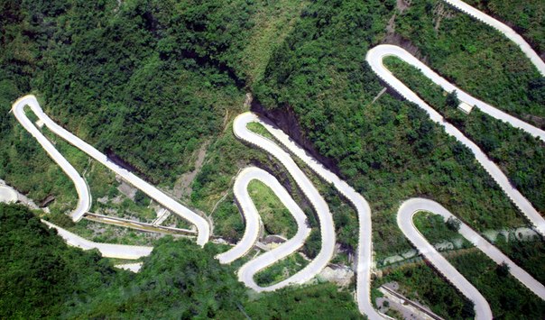 Впечатляющая китайская дорога — «Дорога в небеса»