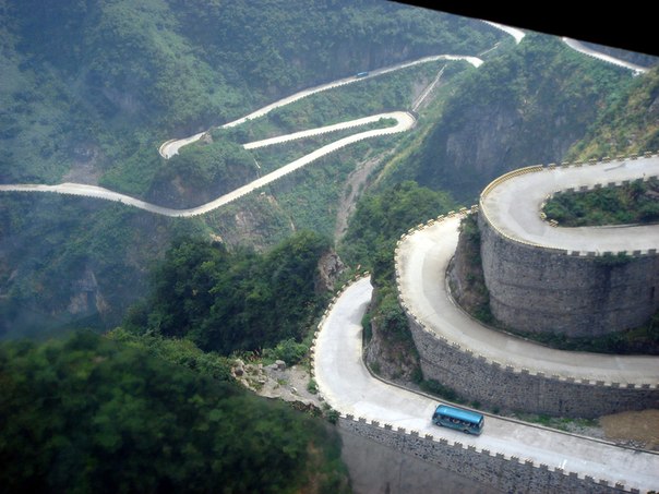 Впечатляющая китайская дорога — «Дорога в небеса»