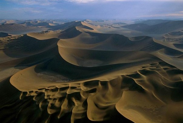 Деште-Лут, Иран. Мегадюны достигают более 275 метров в высоту и тянутся на 880 метров и более.