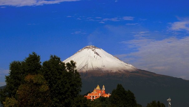 Попокатепетль — действующий вулкан в Мексике.