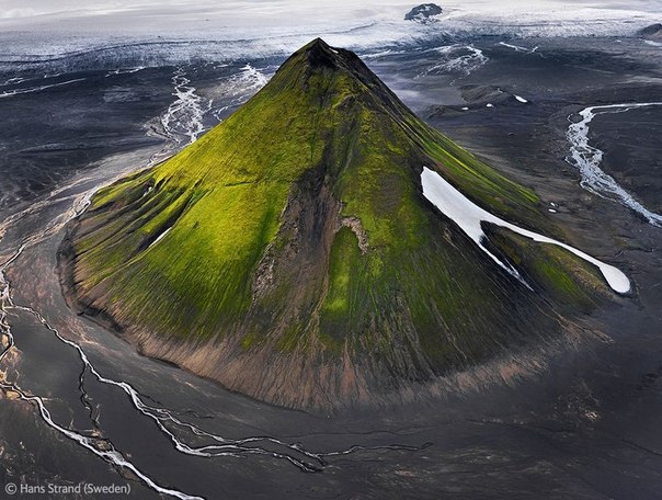 Потухший вулкан Маелифелл в Исландии. 
