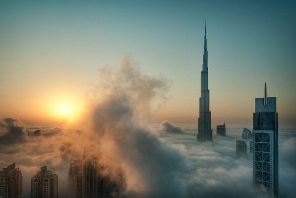 Ежегодно в октябре Дубай накрывает густой туман, благодаря высокой влажности и падению температуры воздуха.