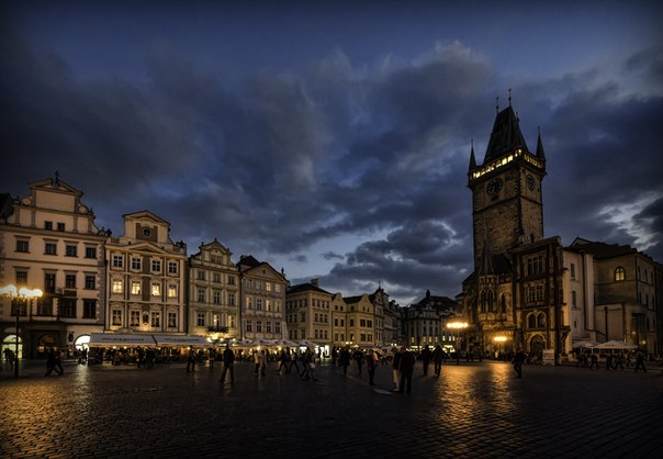 Староместская площадь — старинная площадь Праги, расположенная в историческом центре города (Старе Место).