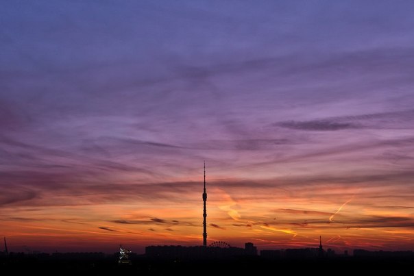 Закат. Останкинская башня, Москва, Россия.