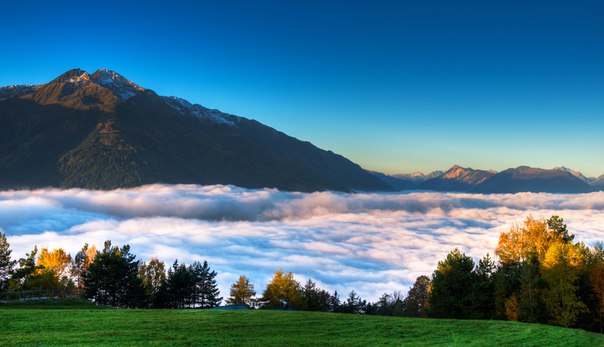 Облачное утро в горах, Тельфс, Австрия.