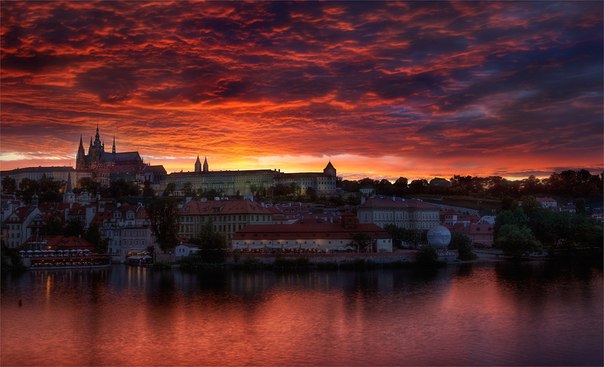 Огненный закат в Праге... изумительно красиво!