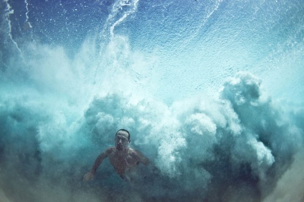 Австралийский фотограф-путешественник Марк Типпл (Mark Tipple) является автором внушительной серии подводных фотографий. Помимо этого, австралиец успел за прошлое лето отснять документальный фильм.