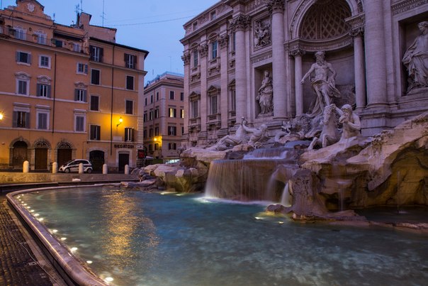 Фонтан Треви — самый крупный и знаменитый фонтан Рима.
