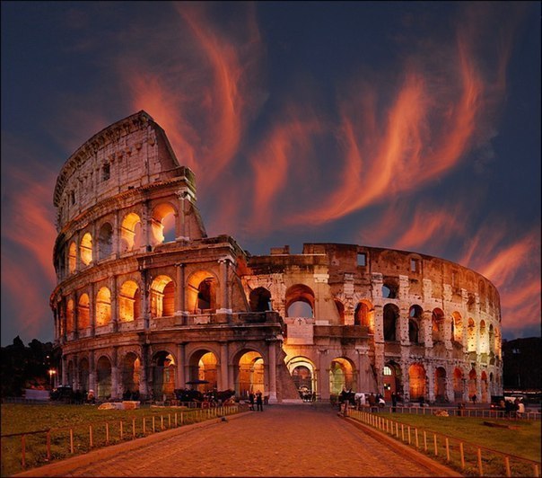 Колизей в Риме, Италия.